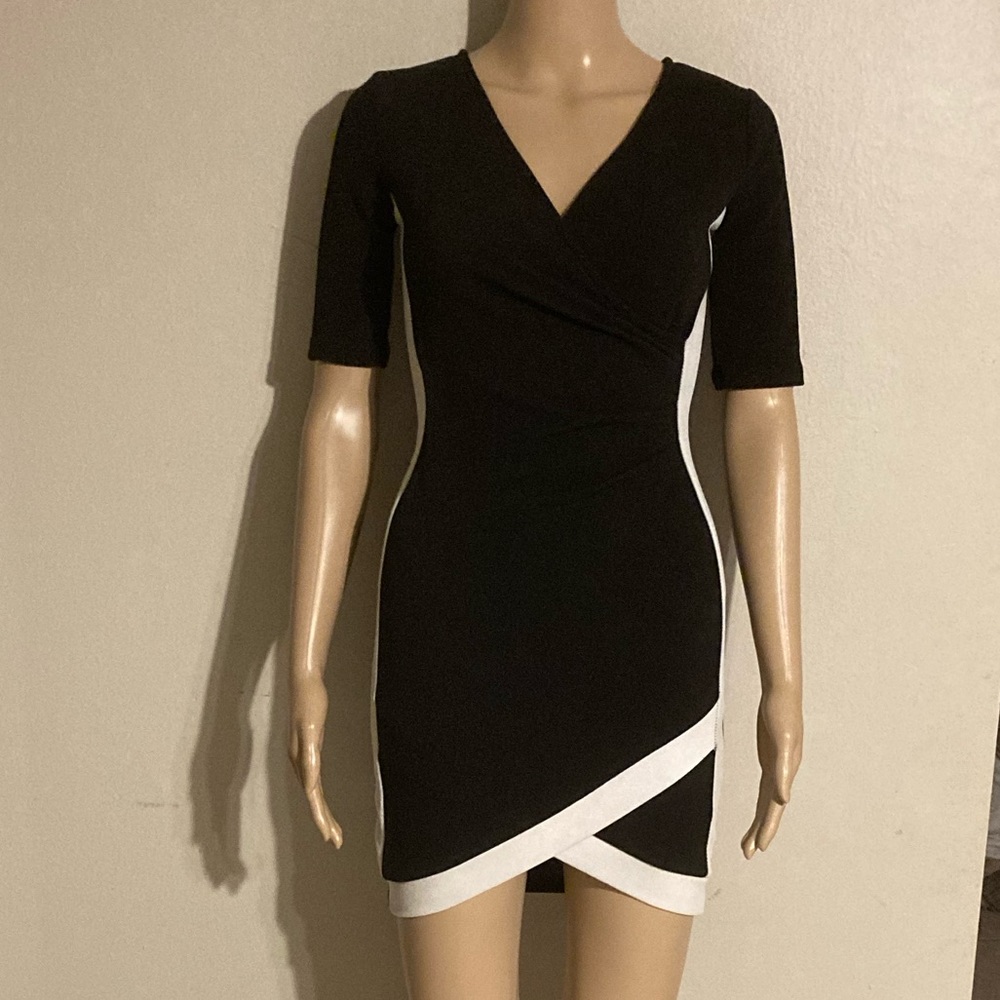 Black and white colorblock dress. No Boundaries, XS, size 1